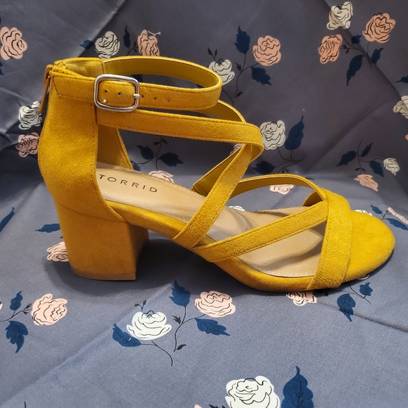 Torrid mustard wrap block heels - Picture 4 of 5